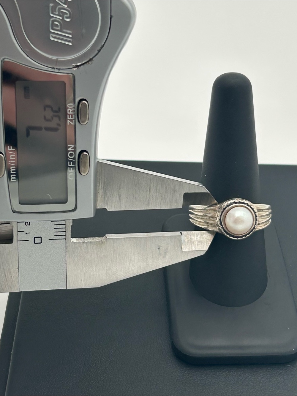 Vintage Sterling Silver Faux Pearl Ring - Picture 10 of 12